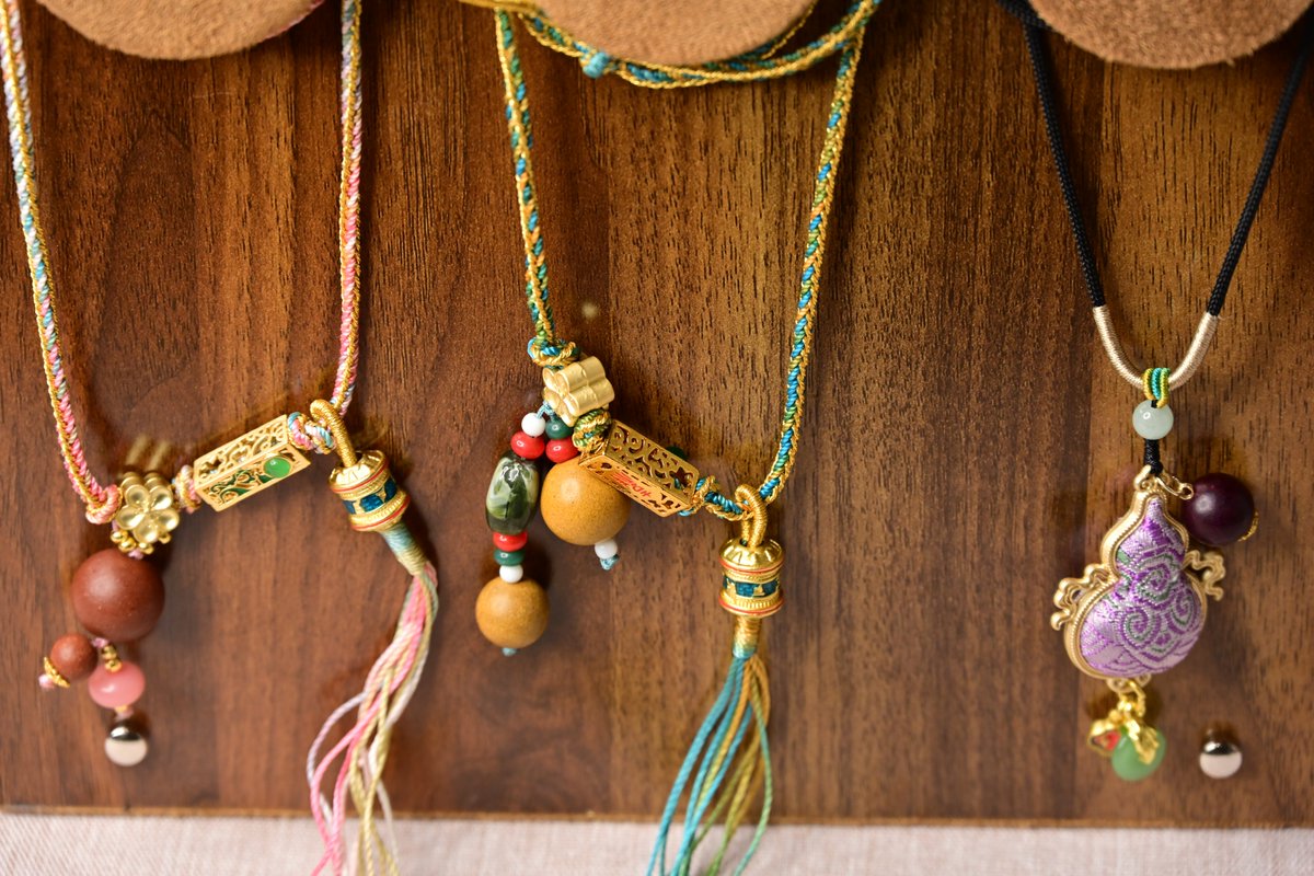 KunmengZha73812's tweet image. Song Brocade is crafted through meticulous silk preparation, pattern programming, and traditional loom weaving—each step preserving centuries of textile wisdom.
🔗 songartisan.com
#SongBrocade #TextileArt #Handwoven #SilkCraft #CulturalHeritage