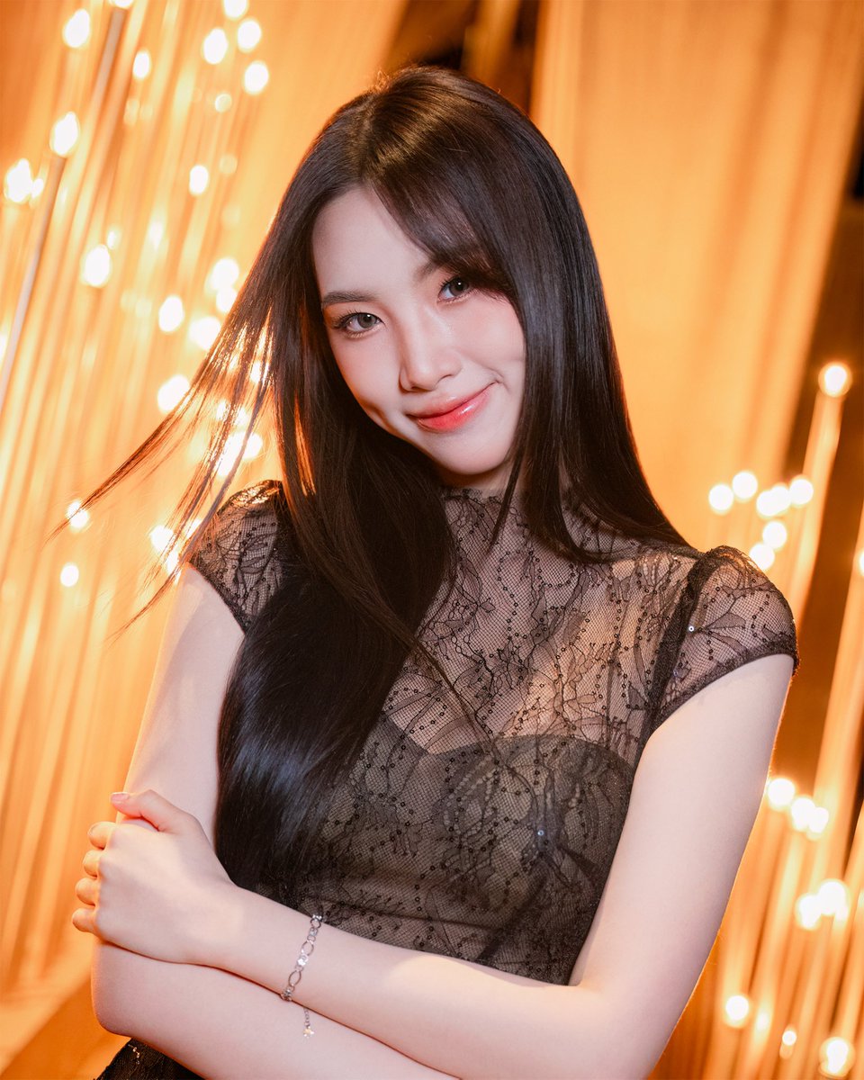 thxofficial_'s tweet photo. [ Portrait | #RayTHX ]

2025 Thailand Headlines Person of the Year Awards 🥂💥

#PersonOfTheYearAwards2025 
#ThailandHeadlines 
#2025thailandheadlines
#THX_th #THXofficial
#E29MusicIdentities https://t.co/Sc4UYD4kGO