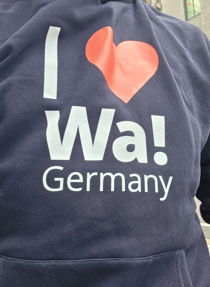 そうそう、今日は新しいパーカーをおろしました♪ #大阪・関西万博 の