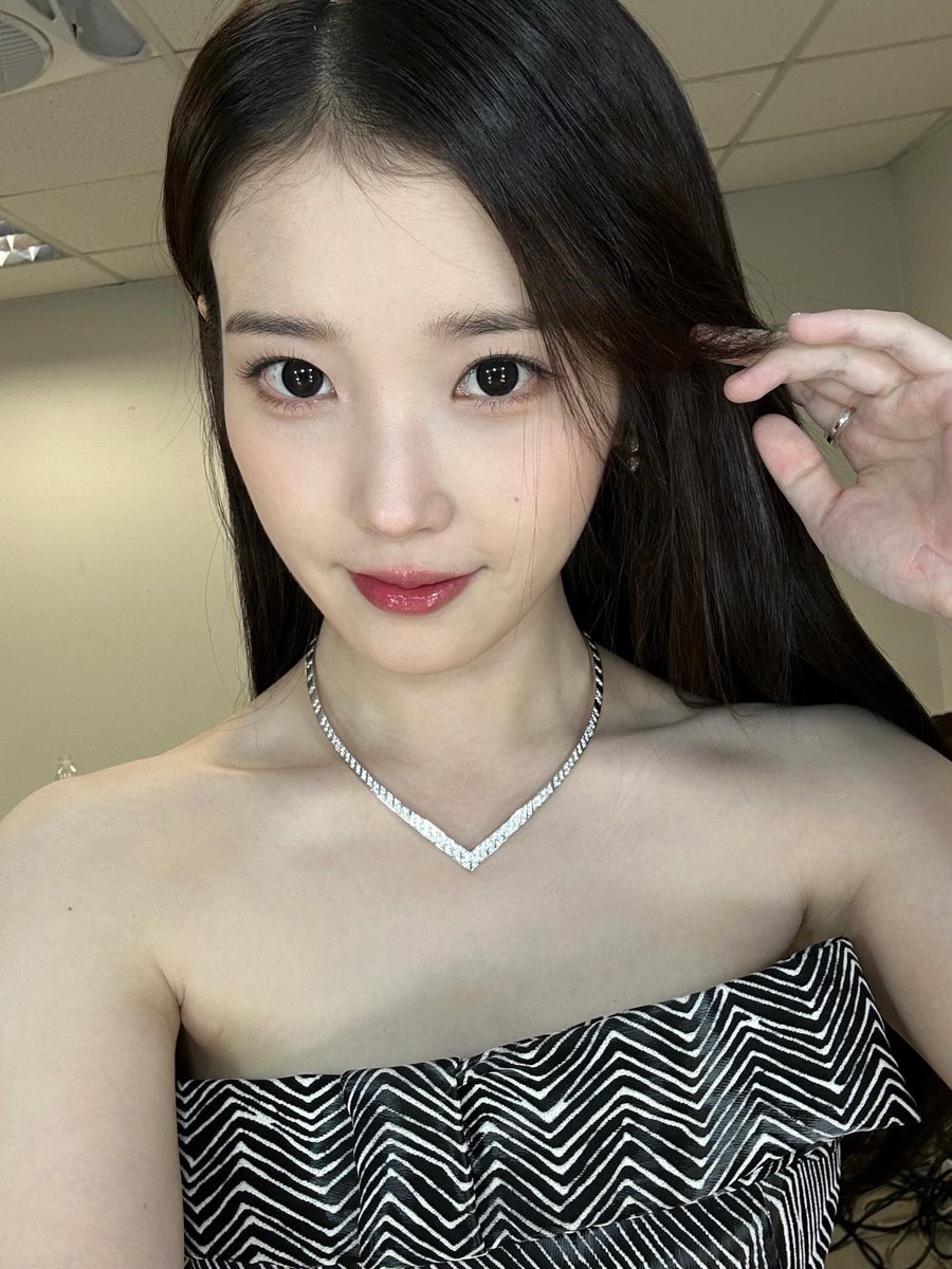 iuedelweiss's tweet image. 한국갤럽 2025년 올해를 빛낸 탤런트

✨2위 아이유 (11.3%)

According to Gallup Korea’s 2025 Year-End Survey, IU ranked #2 Television Actor of the Year, receiving 11.3% of the vote.

#IU #아이유 #폭싹속았수다
#WhenLifeGivesYouTangerines