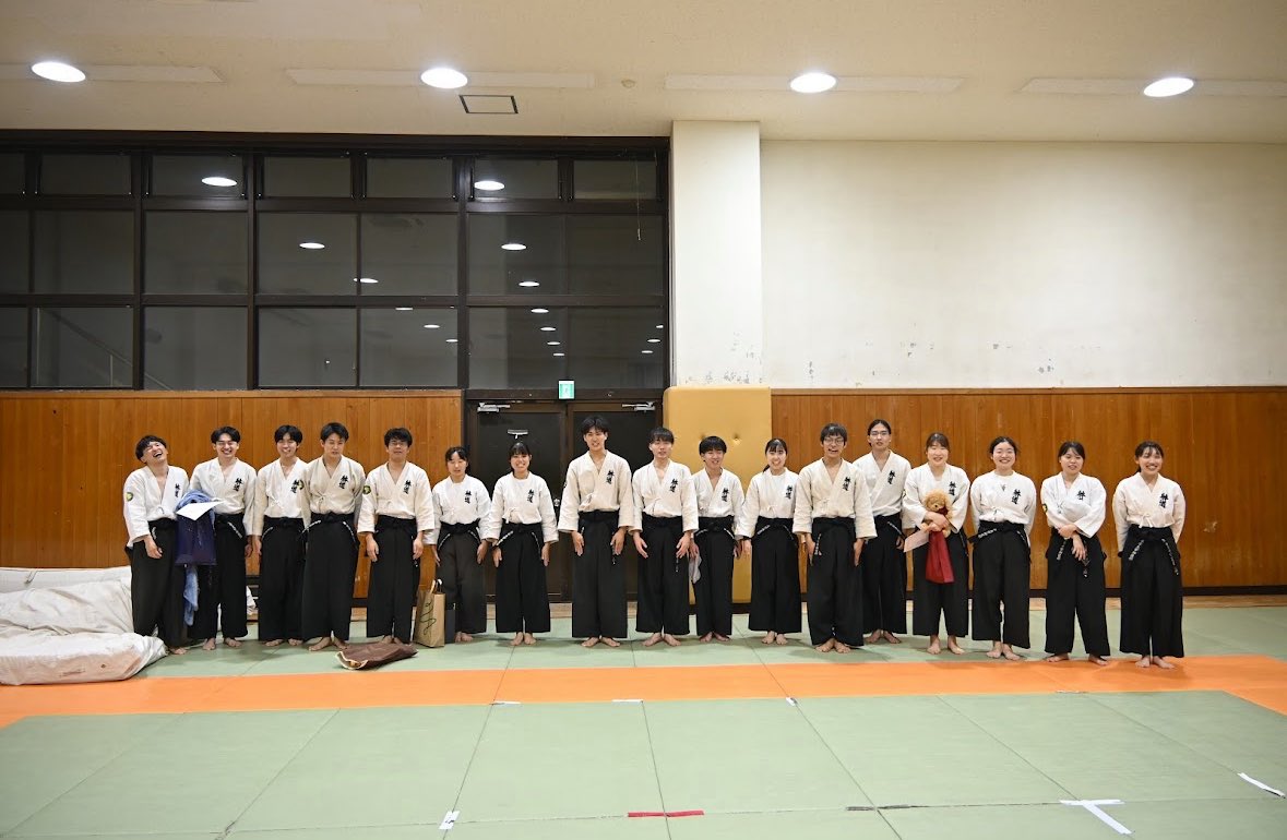 UTTaidoClub's tweet photo. 【納練】
12/13(土)に今年の稽古の締めくくりである納練が行われました！ 第22期の先輩方との最後の稽古を存分に楽しむことができました。また、一部の卒部生は先週行われた二段審査により昇段を果たしました✨️
先輩方、4年間本当にお疲れ様でした。 https://t.co/LGrFeABMGh