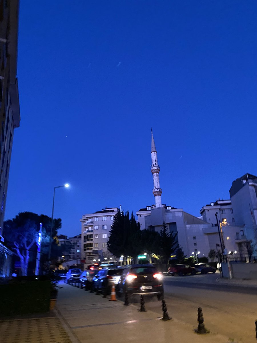 siyahwhitee's tweet photo. İşe değil şafak operasyonuna gidiyoruz sanki https://t.co/vTmh1vAh8n