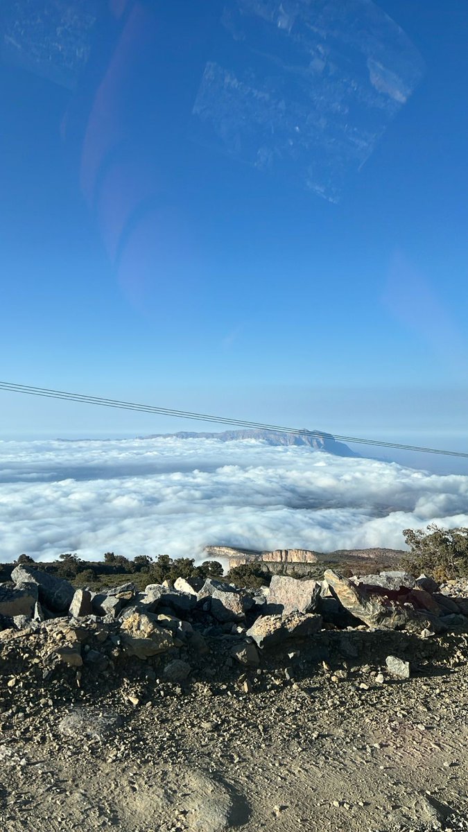 صورة جميلة من #جبل_شمس بولاية #الحمراء للسحب المنخفضة بقمم الجبال
17.12.2025
📸 خميس الخاطري
#أرصاد_العرب
#أخدود_الخزام