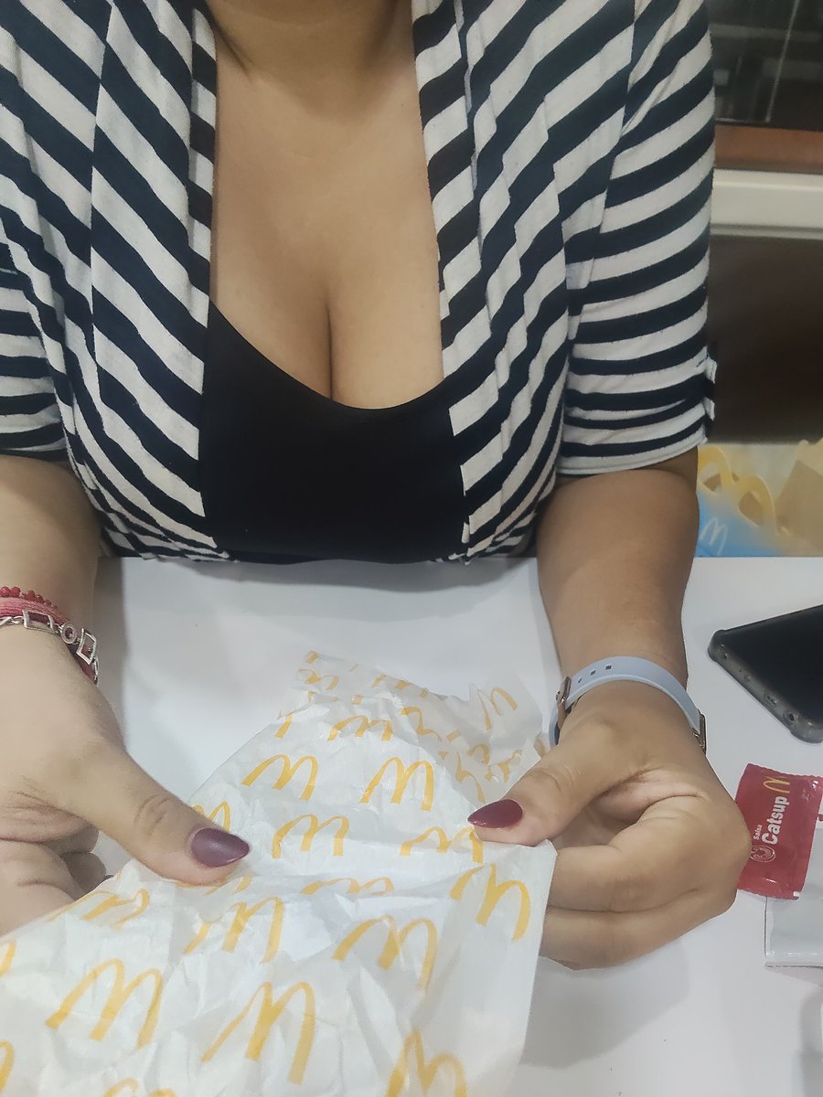 Azul996704's tweet image. Cenando vine por mi personaje de friends, solo me faltan 4🫣