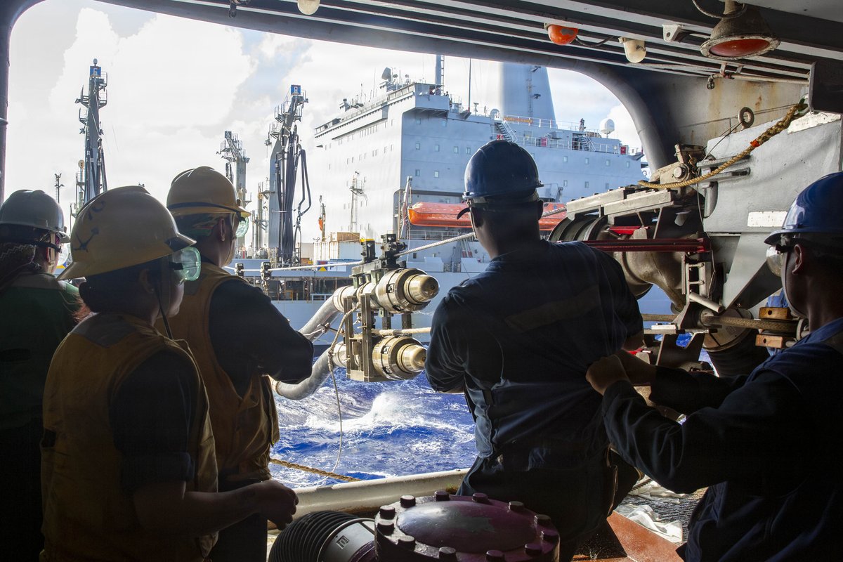 Topping off the tank!

Sailors aboard Nimitz-class aircraft carrier USS Abraham Lincoln (CVN 72) conduct a fueling-at-sea with fleet replenishment oiler USNS Henry J. Kaiser (T-AO 187) while underway in the U.S. 7th Fleet area of operations. 

#ForgedByTheSea | #MSCDelivers https://t.co/zrur3irtzI