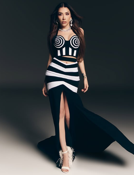 Ella le tiene un amor al proyecto de La Mas Draga, que desde la sem 1 dio la beca de la duquesa, acompaño a las feminosas, las animo, las abrazo, promociono el proyecto en cada medio, cada que le daban micro  hablaba de LMD... nos dio memes aguanto criticas y se esforzó en