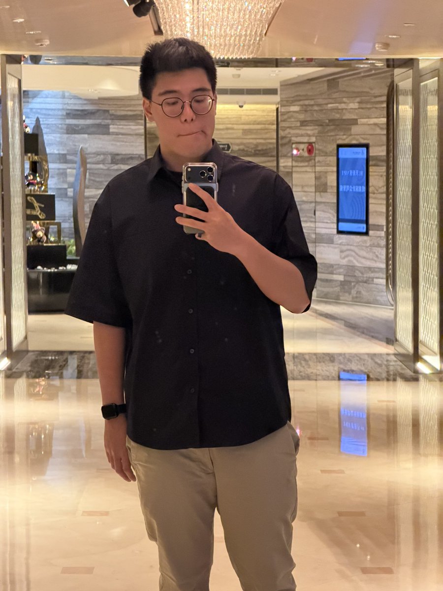 本日開會OOTD

#把CSME的套裝再拿出來穿
#要跟高層主委報告有點緊張
#今年的研討會總算都開完了🫠