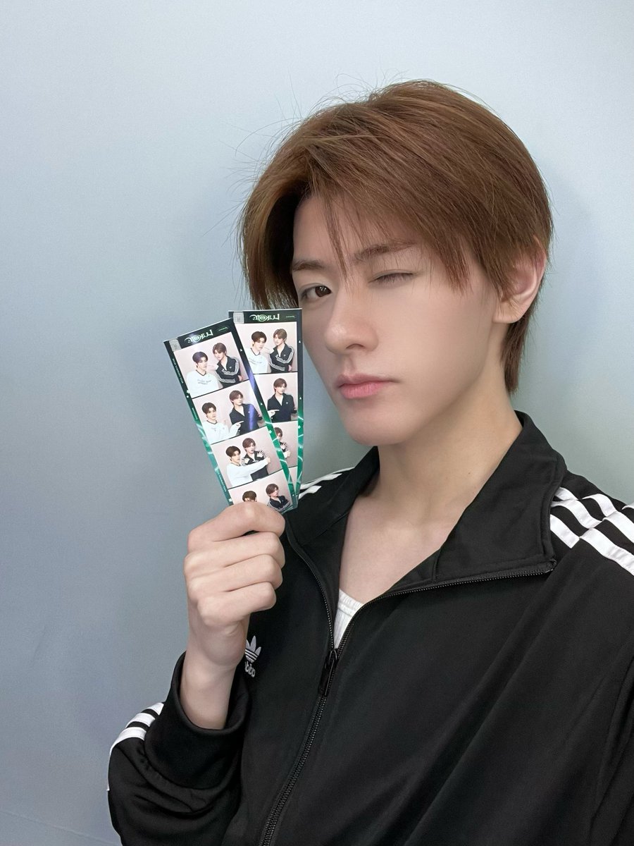AM8IC_MEMBER's tweet photo. [🐺💬] 여러분 저 잘생긴 남자랑 포토이즘 찍고 왔어요😱

#AM8IC #엠빅 #エムビック 
#CHUNGYI #청이 #チョンイ #成亿 https://t.co/qsNtQHGO71