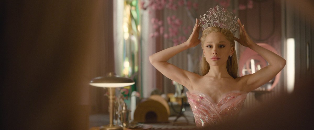 Ariana Grande Charts tweet media