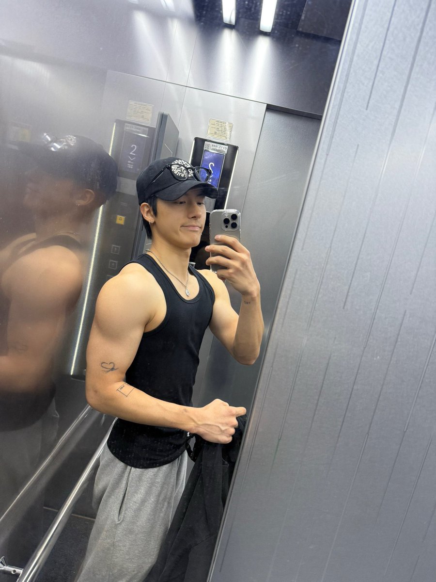 victor tweet media