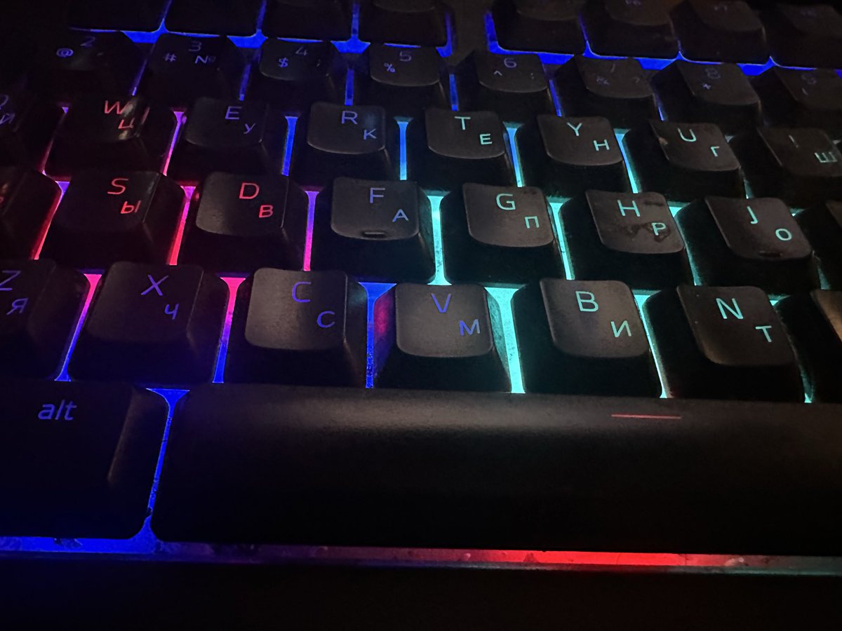 Как у настоящего высококлассного специалиста, творца, не побоюсь этого слова, стала западать на клавиатуре кнопка “V”