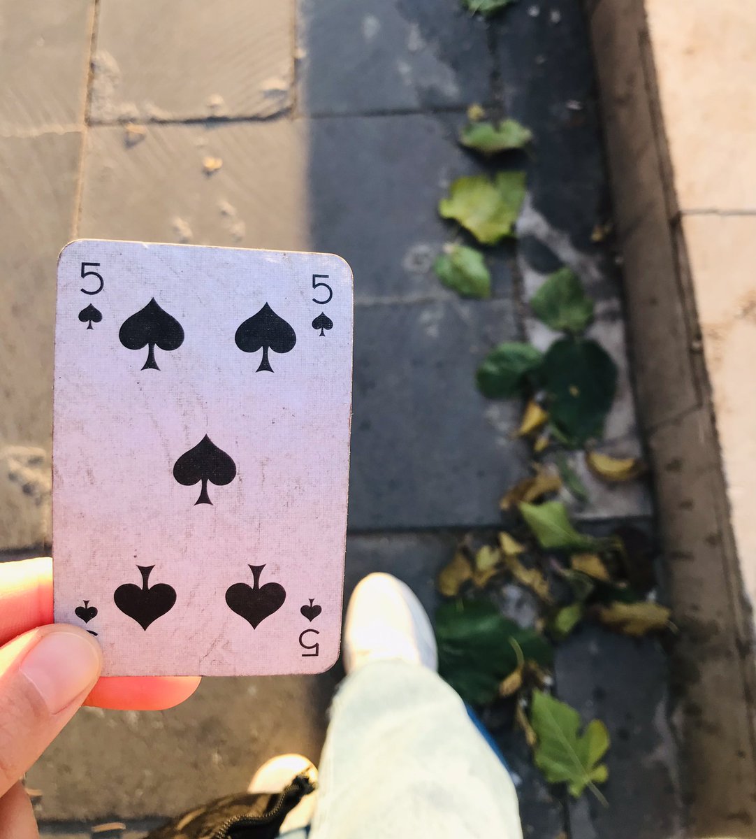 Bi anda karşıma çıktı ne demek bu?