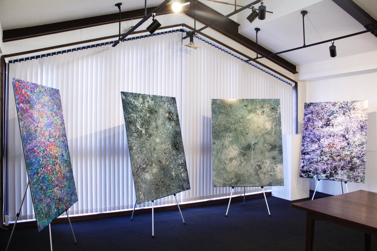 佐藤信太郎展「都市の相貌」12/25（木）まで。
本展では全8シリーズから21点を展示しています。佐藤は時代ごとの最新技術を用い、被写体や主題に応じて手法を選択し、ストレートフォトからデジタルコラージュまで自在に表現を変化させてきました。作家の35年間の軌跡を写真集と共にご覧ください。