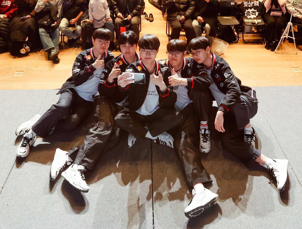 스틸시리즈가 셀카찍는 선수들 사진 고화질 보내줬어요..💕
팬분들 자르고 공유 합니두