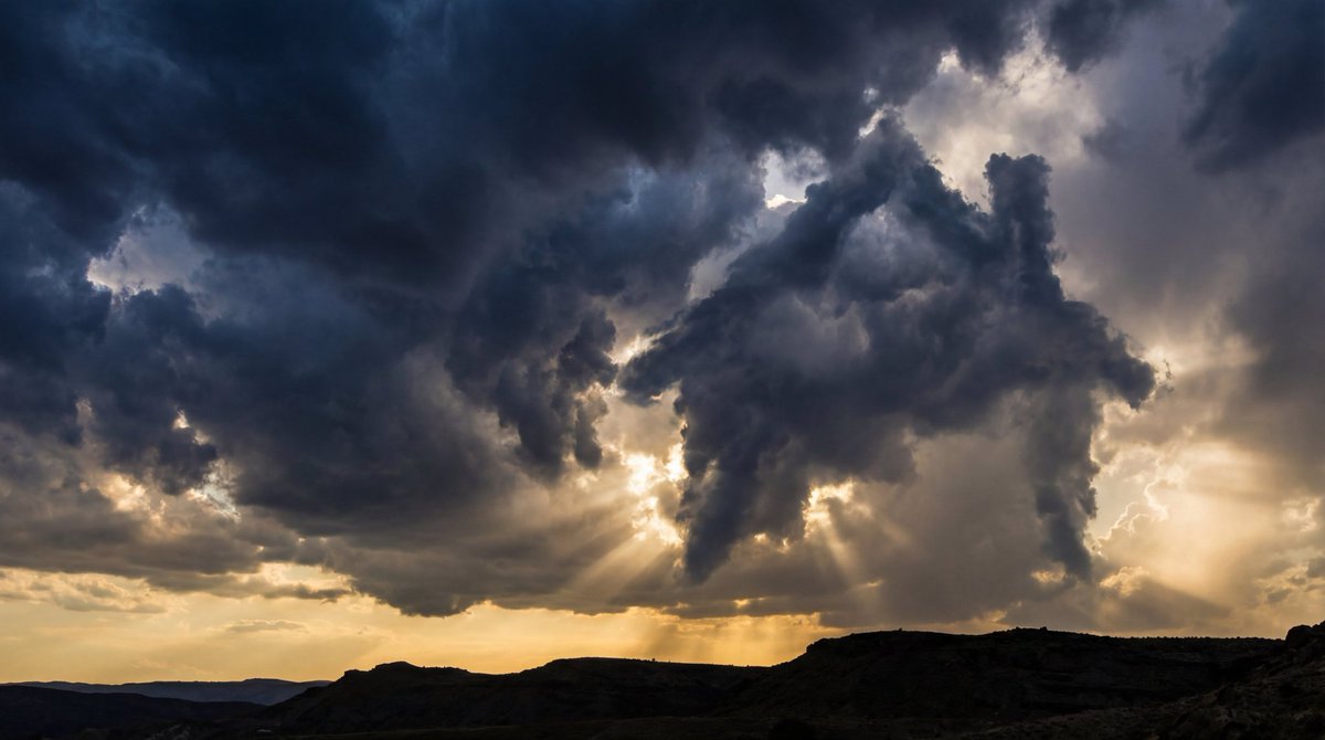 Dramatic Cloud Formation Illusion — example 2