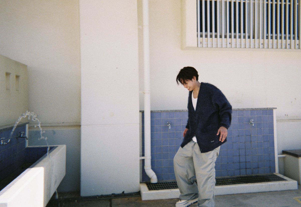 ⋱撮影オフショット📸⋰ 

🚰🐿️💦

いよいよ発売まで1週間をきりました🗓️♡

▼ご予約はこちらから！
lit.link/kentabook

#神谷健太
#光と影
#神谷健太1st写真集
#THERAMPAGE 
#MA55IVE