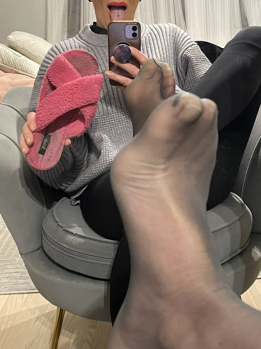 anas_sockss tweet media