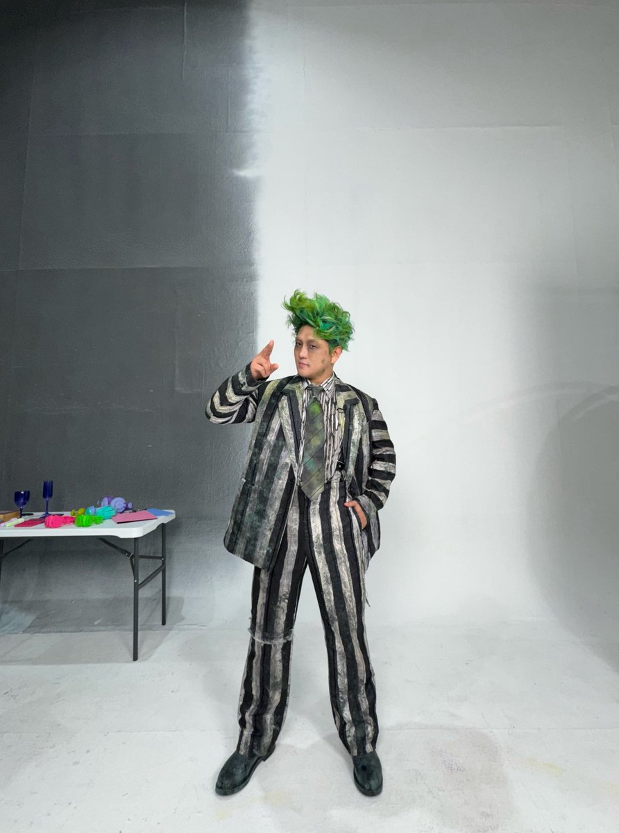 오늘 오후 7시 30분 🕢

#정원영 의 뮤지컬 #비틀쥬스    
프리뷰 첫 공연이 시작됩니다!

오늘부터 #햇살쥬스 와 친구할까 우리😎✨
신입 망자들! 죽여주는 저승에서 곧 만나자👻

비틀쥬스 役 ㅣ #정원영

MUSICAL BEETLE JUICE
2025.12.16-2026.03.22
LG아트센터 서울

#JUNGWONYOUNG #뮤지컬배우