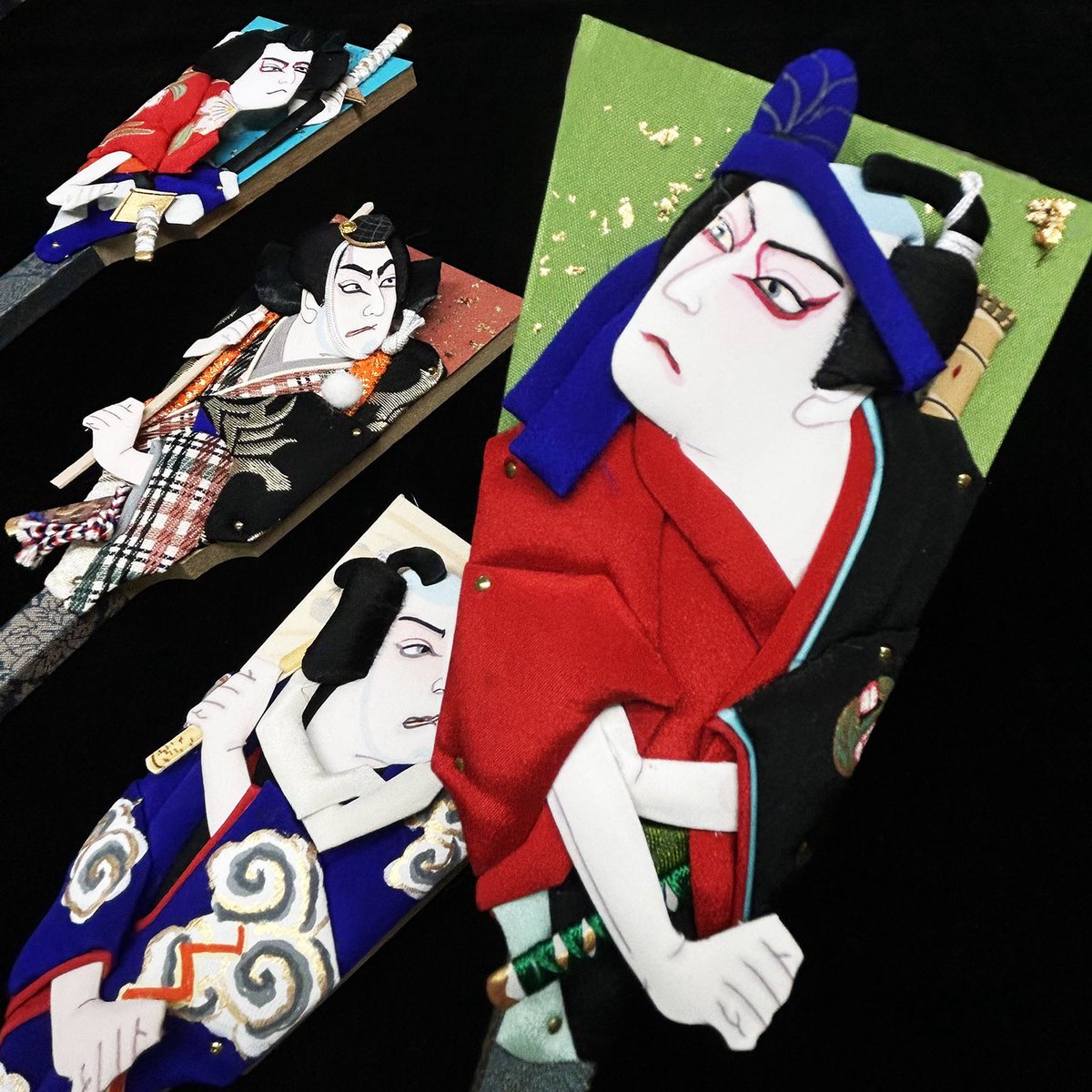 12月の東京の風物詩といえば浅草寺の境内で開かれる羽子板市。 今年は