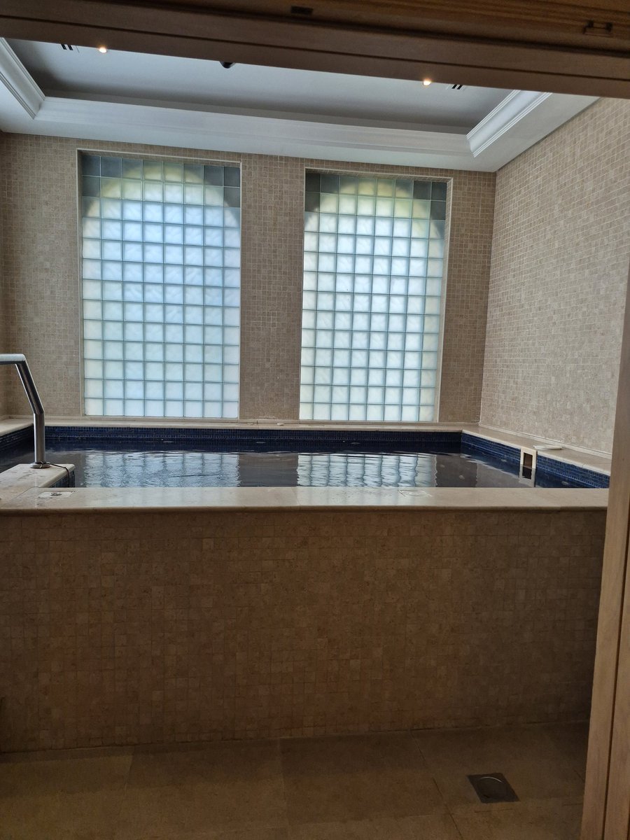 Jacuzzi in golf changing rooms lol
