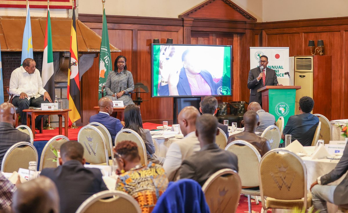 4thPresidentKE's tweet image. Seize the Moment, Kenyatta Urges Young Africans at IGAD Conference

NAIROBI: 17th December, 2025: Former President Uhuru Kenyatta has called on young Africans to seize leadership opportunities now, warning that those who wait for the future to hand them power risk missing their…