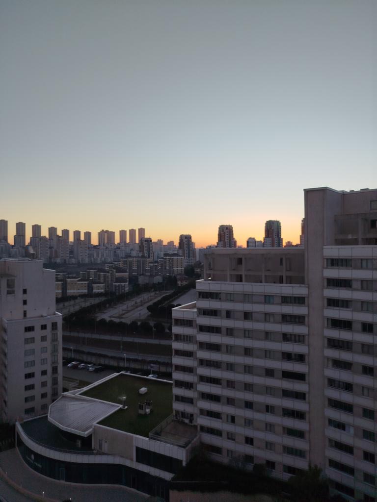 Havalar nasıl olursa olsun sizin havanız yerinde olsun.
Günaydın