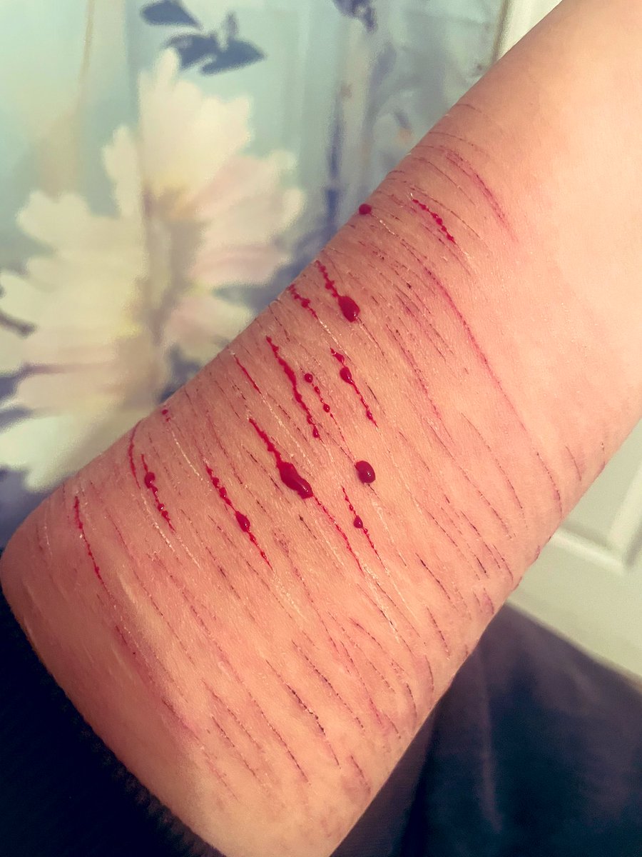killjoybenn's tweet photo. eyebrow razors aee so hard to cut with bruh https://t.co/ECsdy8ailf