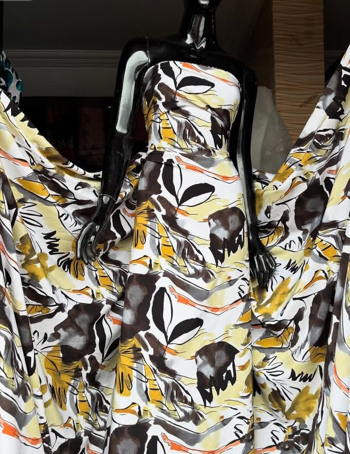 Muhee_bah's tweet image. Good day everyone 😊
I have gorgeous crepe materials for sale @ affordable prices 🥰
2k per yard, minimum of 3 yards. Your patronage will be highly appreciated.
Location is Egbeda, Lagos.