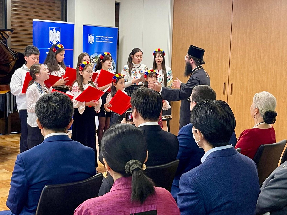 RO_Emb_Japan's tweet image. 12月13日、ルーマニア大使館において、日本・ルーマニア協会のクリスマス行事・懇親会をホストいたしました。日本・ルーマニア協会理事長猪谷晶子氏、ならびに参議院議員羽田次郎先生に、心より感謝申し上げます。