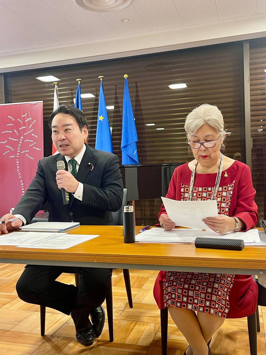 RO_Emb_Japan's tweet image. 12月13日、ルーマニア大使館において、日本・ルーマニア協会のクリスマス行事・懇親会をホストいたしました。日本・ルーマニア協会理事長猪谷晶子氏、ならびに参議院議員羽田次郎先生に、心より感謝申し上げます。