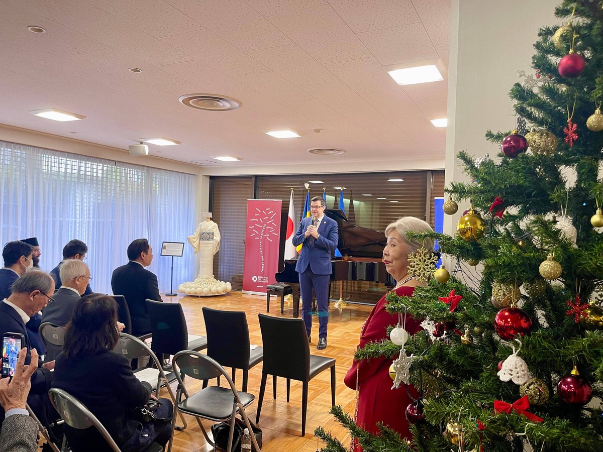 RO_Emb_Japan's tweet image. 12月13日、ルーマニア大使館において、日本・ルーマニア協会のクリスマス行事・懇親会をホストいたしました。日本・ルーマニア協会理事長猪谷晶子氏、ならびに参議院議員羽田次郎先生に、心より感謝申し上げます。