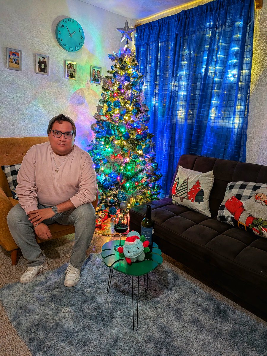 AxlBaeza's tweet photo. ¡Llegó la navidad al hogar! 🎄 🎅☃️🎁

❄️Snow is falling as the caroles sing ❄️ https://t.co/Al4DoDC2Hd