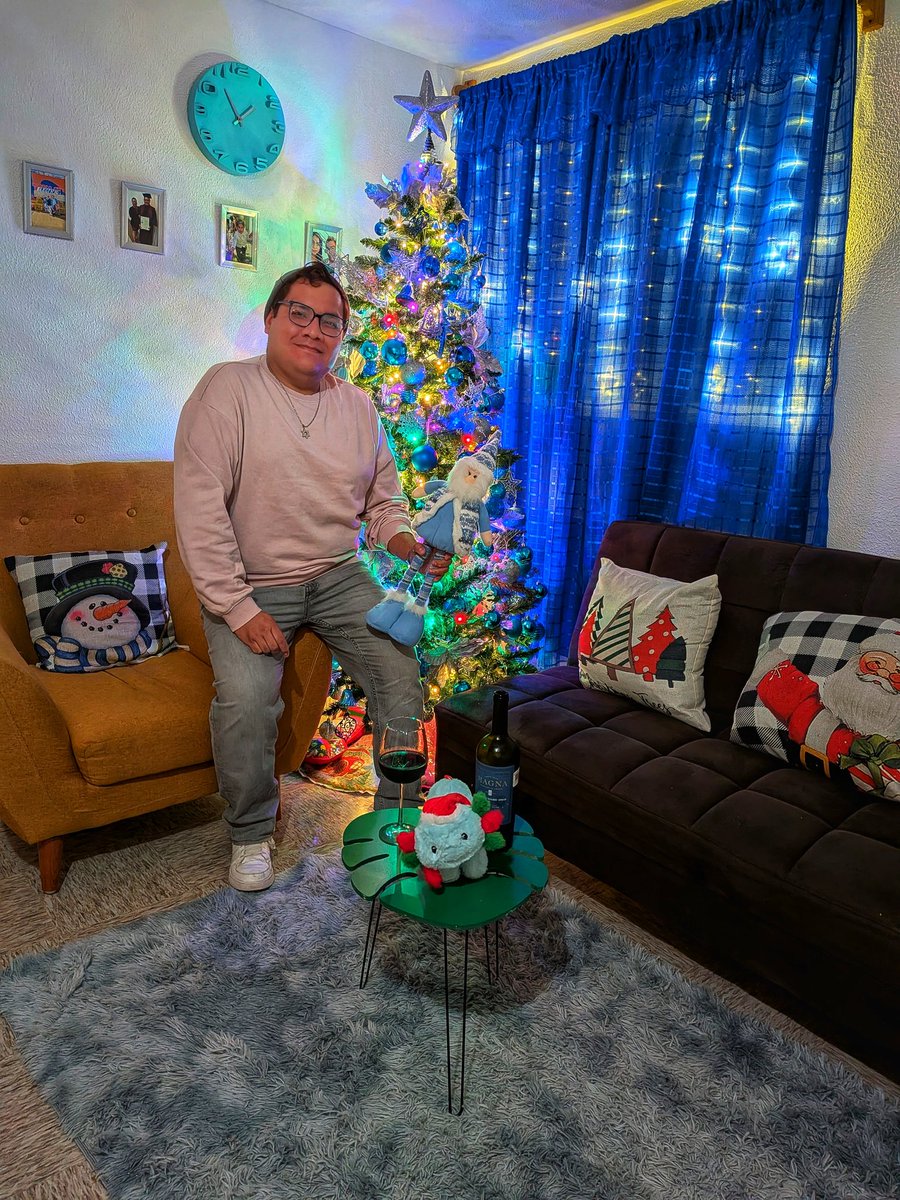 AxlBaeza's tweet photo. ¡Llegó la navidad al hogar! 🎄 🎅☃️🎁

❄️Snow is falling as the caroles sing ❄️ https://t.co/Al4DoDC2Hd