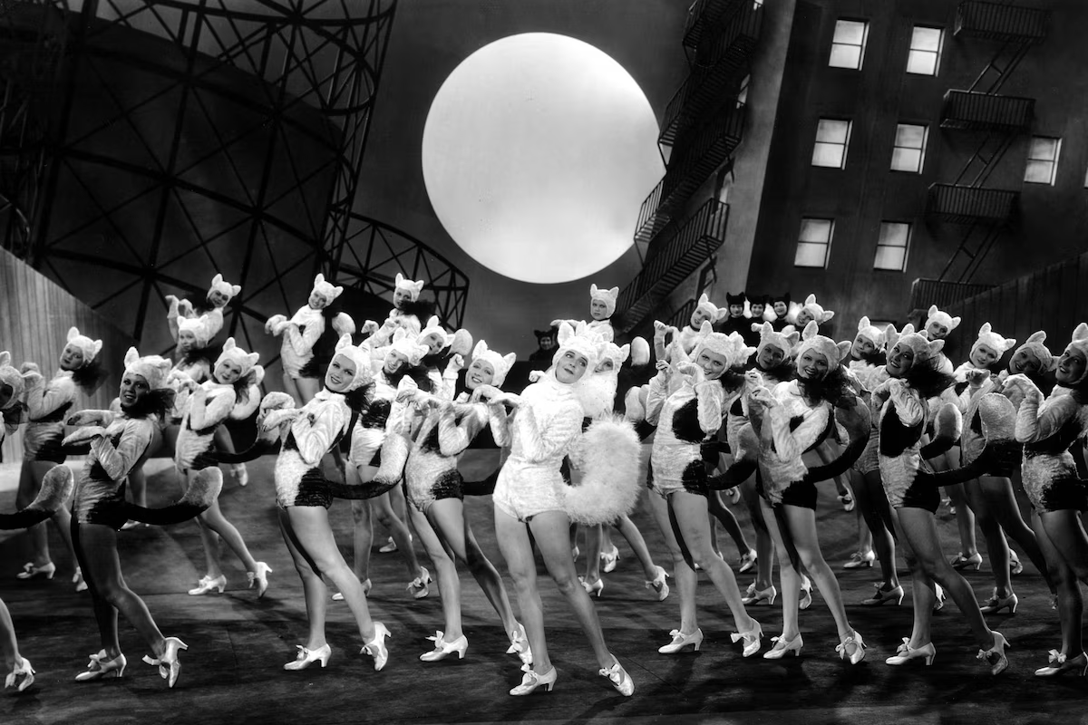 I've got "Sittin' on a Backyard Fence" from #FootlightParade stuck in my head.

"Come out! Come out! Come out and get your lovin'... Now don't keep me in suspense!" #precode #classicfilm