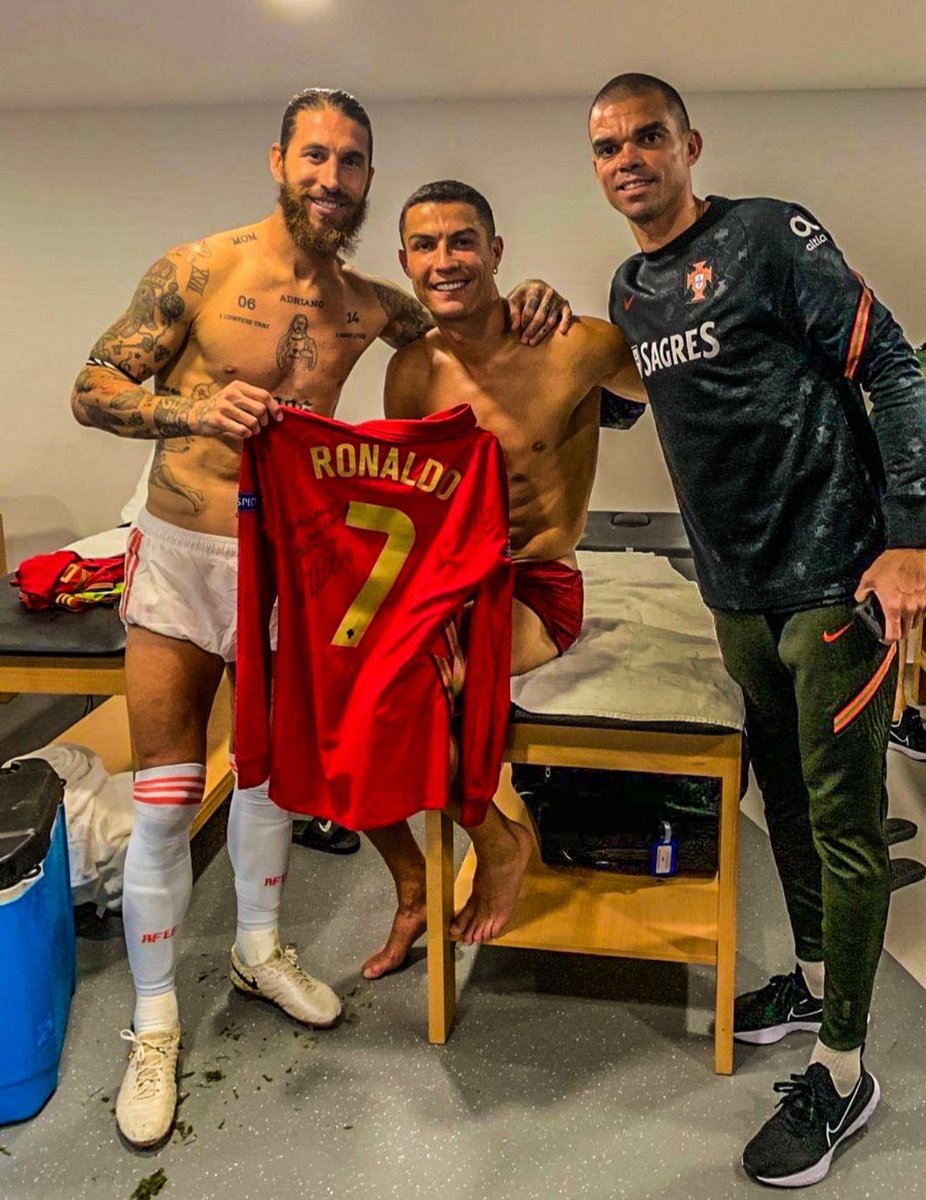MadridXtra's tweet photo. This picture is legendary. https://t.co/sWXPhP2WkD