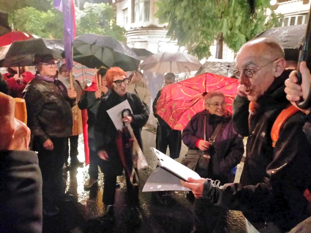 grhmataro's tweet photo. 🔴 Ahir la companya del #GRMHM, Pepi Barrena, malgrat la intensa pluja, va donar testimoni del seu pare, el mític dirigent de @CCOO i #PSUC, Pedro Alfonso Barrena Ruiz.
Perque #ViaLaietana43 sigui un Centre d’Interpretació de la #RepressióFranquista i la Tortura,
#NoEnsAturarem https://t.co/i705MRNkkd