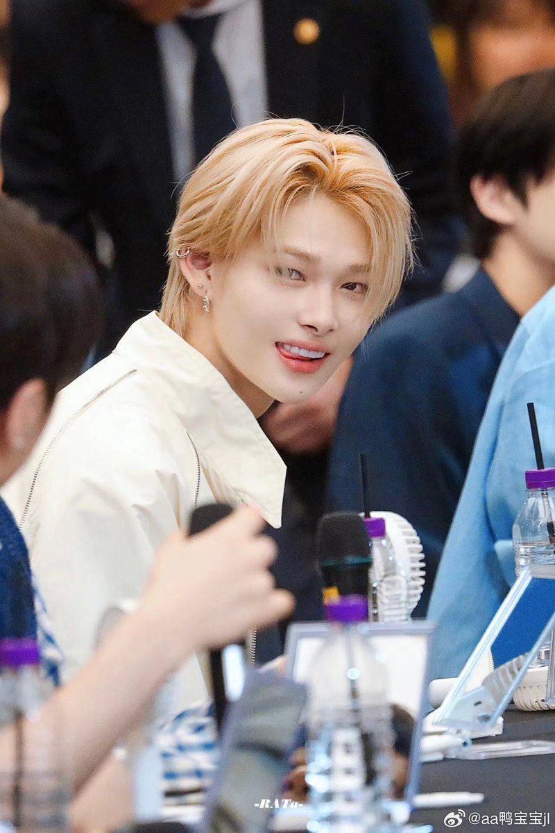 okwawal's tweet photo. 송곳니수술받은지 얼마안된 뱀파이어🦇🧛 https://t.co/0kHKpPFXe1