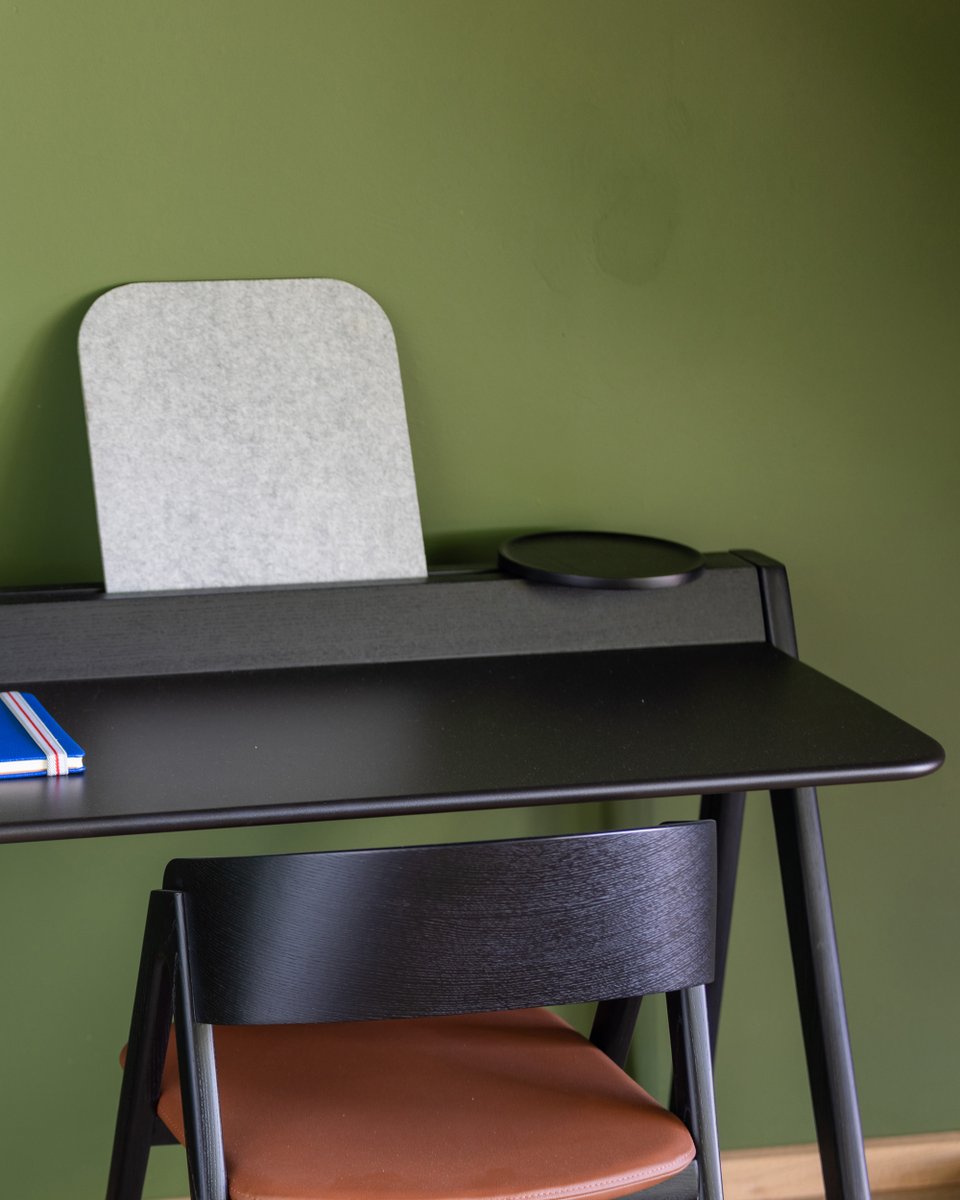 The Fresco Desk and Chair Set creates a comfortable and healthy workspace.

Fresco's functional design and sophisticated build are well suited for home offices, hotel rooms or modern workplaces. 

The collection is ergonomically designed for long, comfortable working hours.