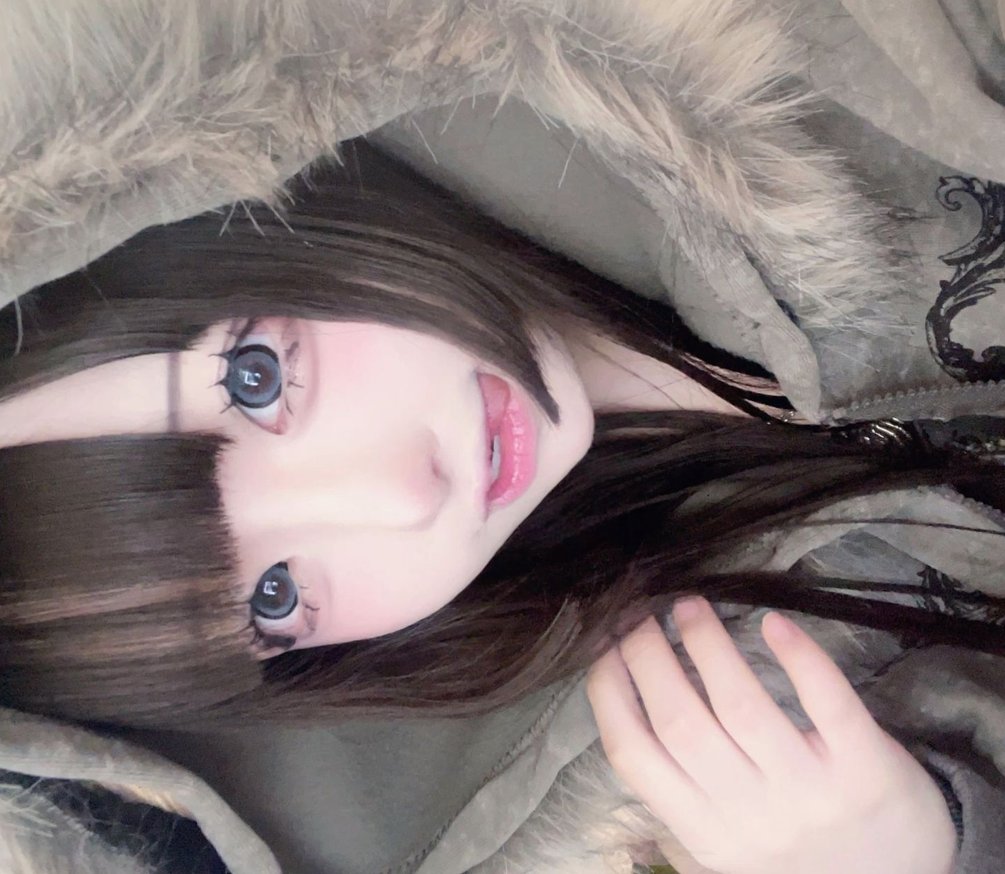 thoughtsofchamp's tweet image. やる気でない😪から集中できそうして気分変えよ 🍰 🌀