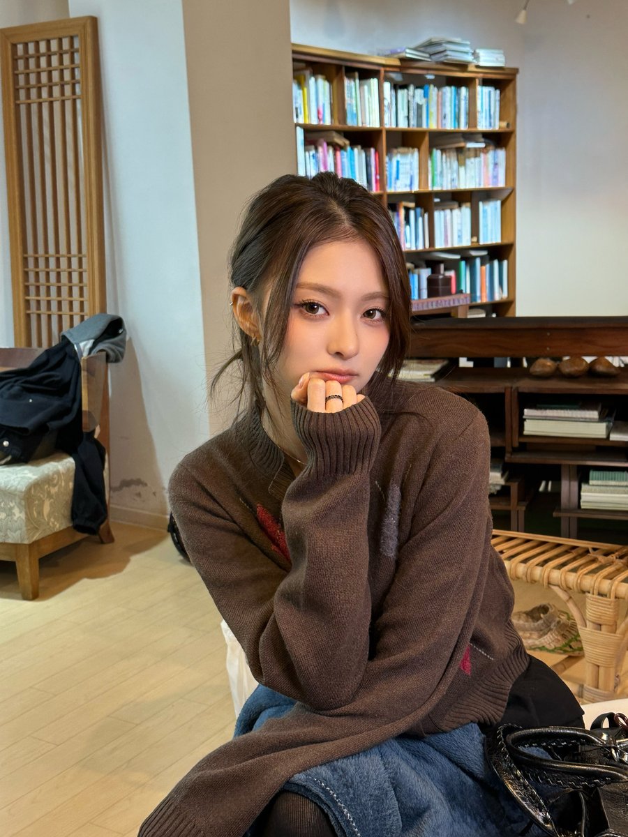 [💌] #시즌밥
2025.12.17

#fromis_9 #프로미스나인
#이나경 #나경
#LEENAGYUNG