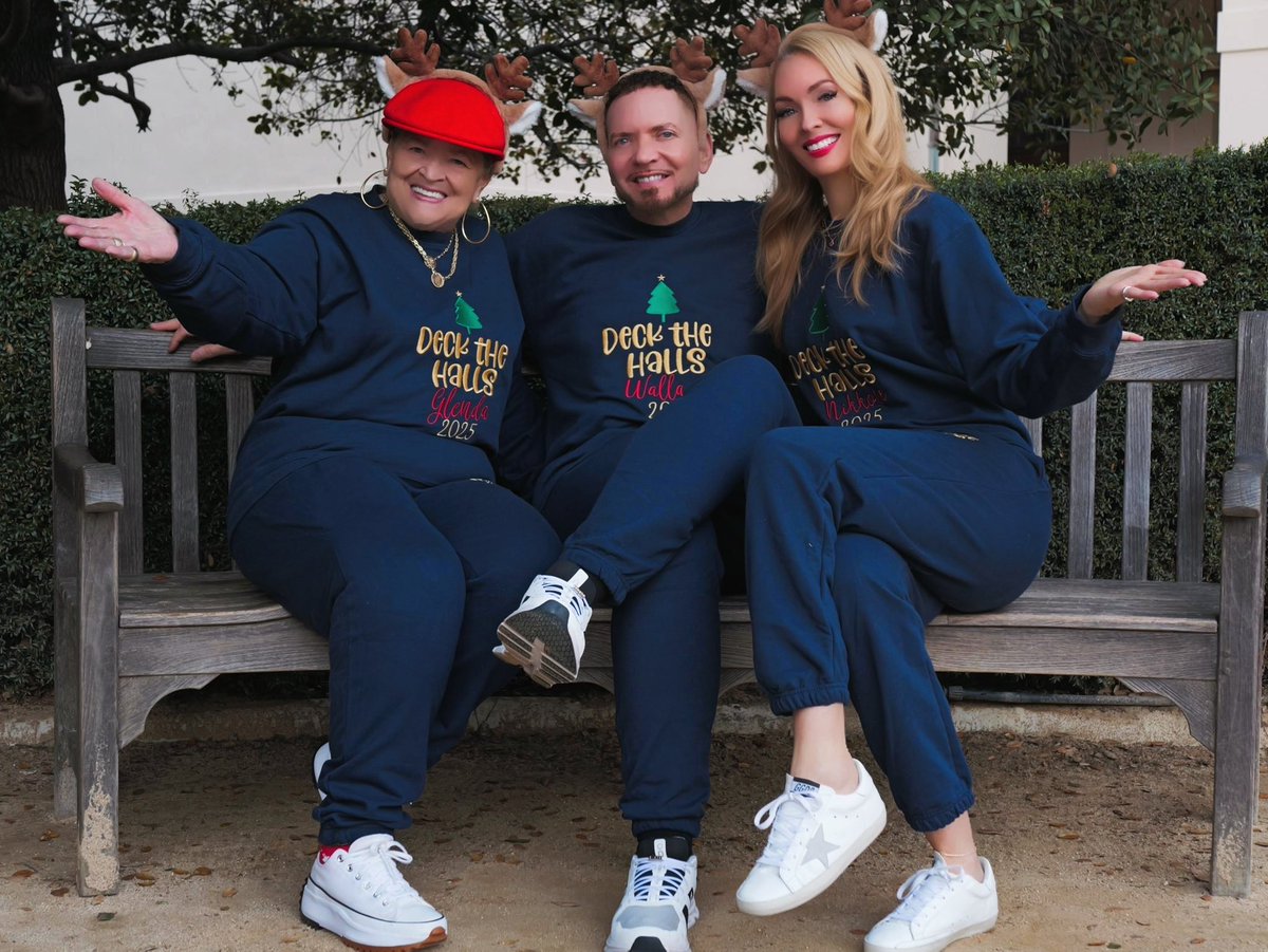 nikkolemusic's tweet photo. Deck the Halls…literally 🎄
Matching sweats, holiday laughs, &amp; the 3 of us leaning all the way in to the holiday season. Wishing everyone a cozy, joyful holiday filled with love, warmth, and good vibes ❤️🎁

📸Photographer: Mario Coello
👖Custom Sweats by:  AlmostTwinsClothing https://t.co/KdFxVWGGvc