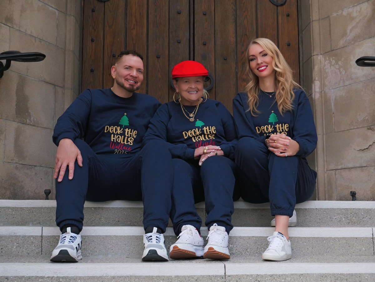 Deck the Halls…literally 🎄
Matching sweats, holiday laughs, &amp; the 3 of us leaning all the way in to the holiday season. Wishing everyone a cozy, joyful holiday filled with love, warmth, and good vibes ❤️🎁

📸Photographer: Mario Coello
👖Custom Sweats by:  AlmostTwinsClothing