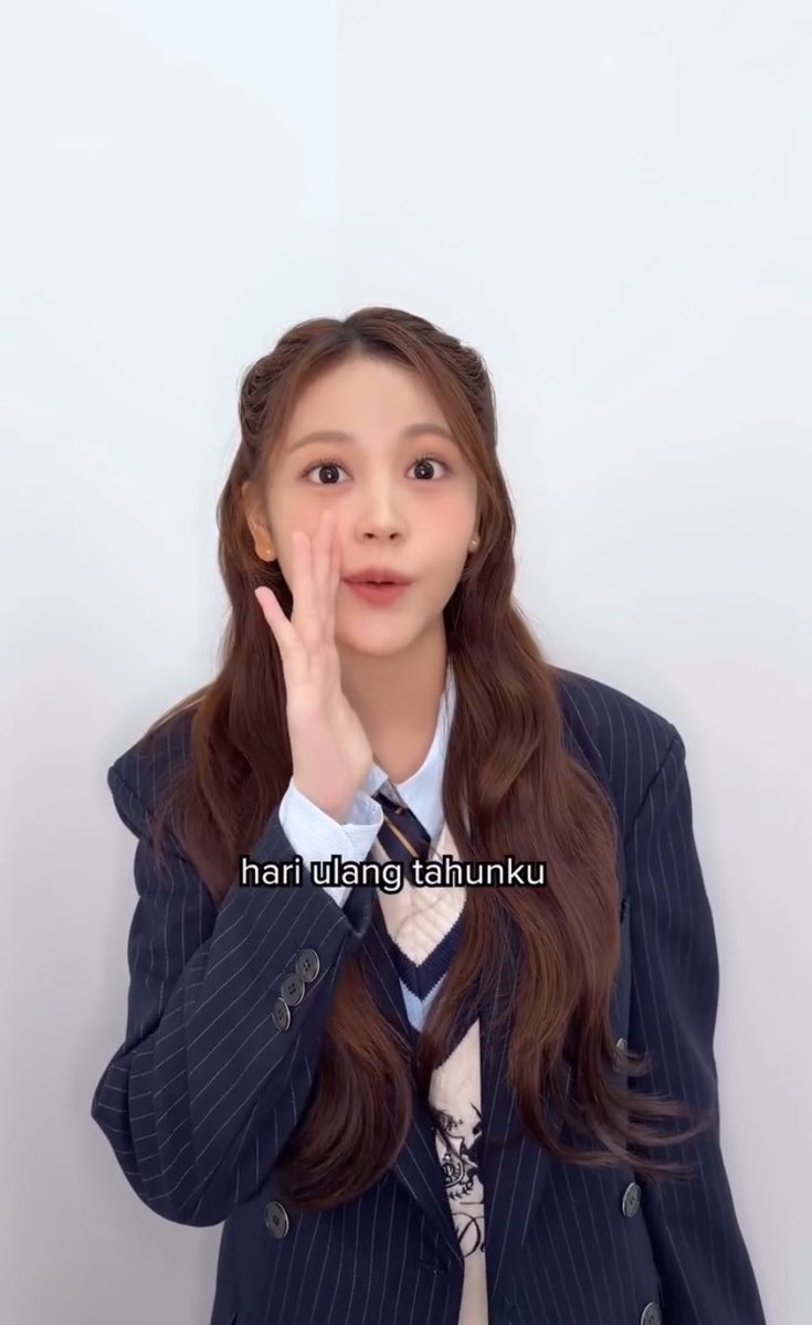 sedang mencerna semua keadaan 😭
mau bilang makasih sm ica tapi takut kena ain 😭