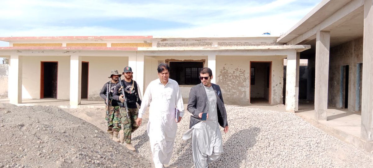 ڈپٹی کمشنر چاغی عطاء المنعیم  نے بی ایس ڈی آئی اسکیم کا دورہ کیا، جہاں جاری ترقیاتی کاموں، سہولیات کی فراہمی اور منصوبے کی پیش رفت کا جائزہ لیا گیا۔ حکومت بلوچستان کے وژن کے تحت عوام کو سہولیات فراہم کرنا ترجیحات میں شامل ہے۔
#BSDI #Chaghi #Balochistan