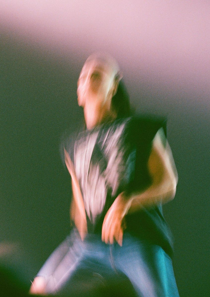 darklunni's tweet image. REAL PHOTOGRAPHERS USE FILM.

Today I watched a great video where an OG photographer made it simple: if you’re shooting fashion or commercial work, a digital camera makes sense — you’re tryna make money. But if you’re aiming for fine art…

Use a bigger view. USE FILM!