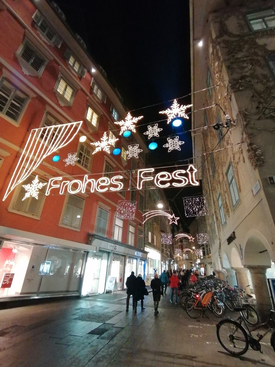 brandl_ernst's tweet photo. @MichelJungwirth Ihre Heimatstadt Graz wünscht gar nur "Frohes Fest* - die heimelige Begrifflichkeit  "Weihnachten" hat in Graz als Segenswunsch ausgedient. https://t.co/ukZ8VD1r9q
