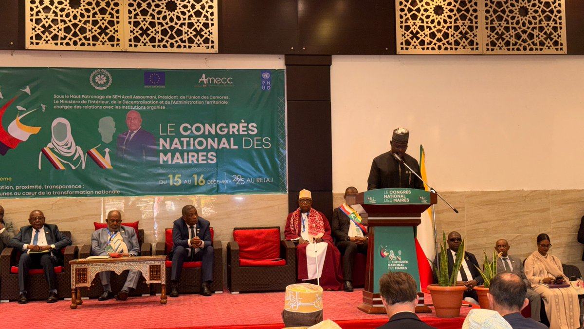 ONU_Comores's tweet photo. 2ᵉ Congrès national des Maires
Le Coord. résident de @ONU_Comores a salué une étape majeure pour la décentralisation aux Comores, avec l’adoption de la Déclaration de Moroni
Des communes renforcées sont essentielles pour un dév. local inclusif, durable &amp; proche des citoyens 🇰🇲🇺🇳 https://t.co/TyUlq8kVpX