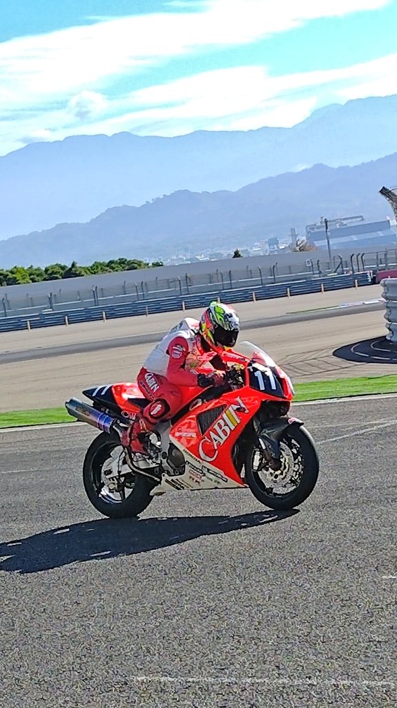 Dream_er33's tweet photo. コスプレイ大会!?🤯
#WayneRainey #MaxBiaggi
#WayneGardner #ColinEdwards https://t.co/n07fh3nf9i