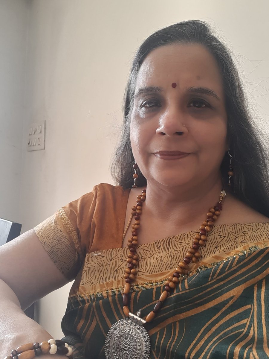 JustPunforfun's tweet photo. Green is the colour of prosperity, abundance, good luck, intellect, and harmony.

Going green on Wednesday with another beaded creation.

#DMForPrice https://t.co/uUuyNmDVYJ