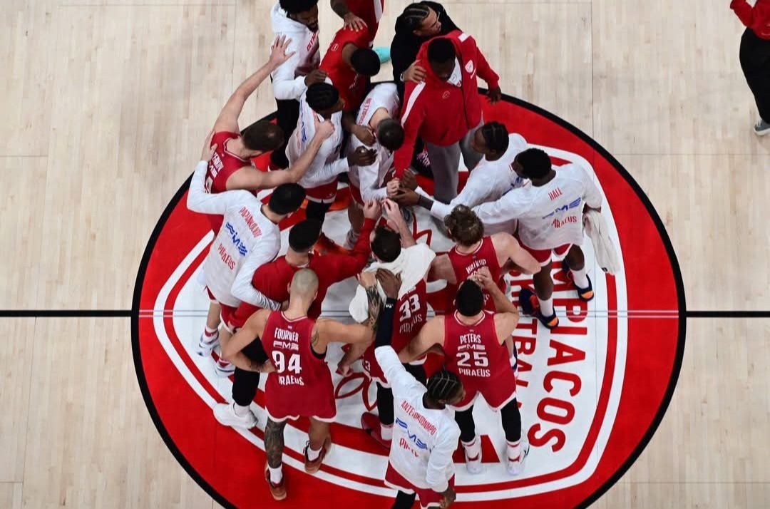 Οταν κατι το αγαπας Δεν θα του γυρισεις την πλάτη αλλα θα βάλεις πλατη
Δεν θα βγάλεις τα σωψυχα σου πανω του
Δεν θα φύγεις 3 λεπτα πριν την λήξη
Δεν θα θελήσεις να δικαιωθεις με στομφο
Προτιμώ να εχω τη μοίρα του καπετάνιου πάρα των ποντικών σε πιθανό ναυάγιο 
#OlympiacosBC